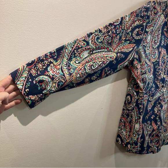 CHICO’S Sz 3.5 No Iron Effortless Beatrice Navy Colourful Paisley Buttoned Shirt - Picture 5 of 12